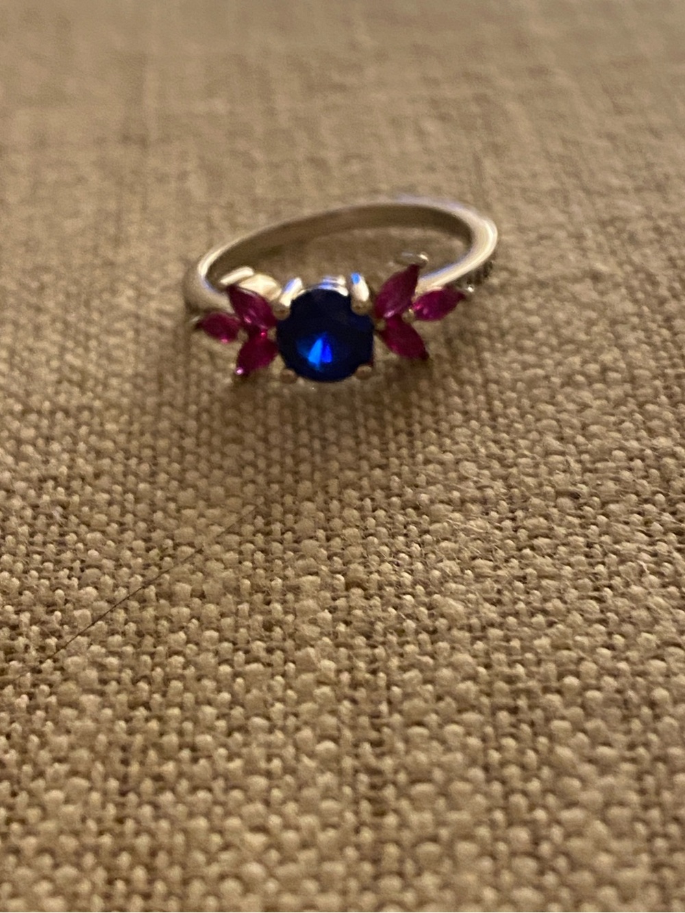 Gorgeous .925 Sterling Silver Blue Sapphire CZ & Ruby CZ Ring - Picture 5 of 10